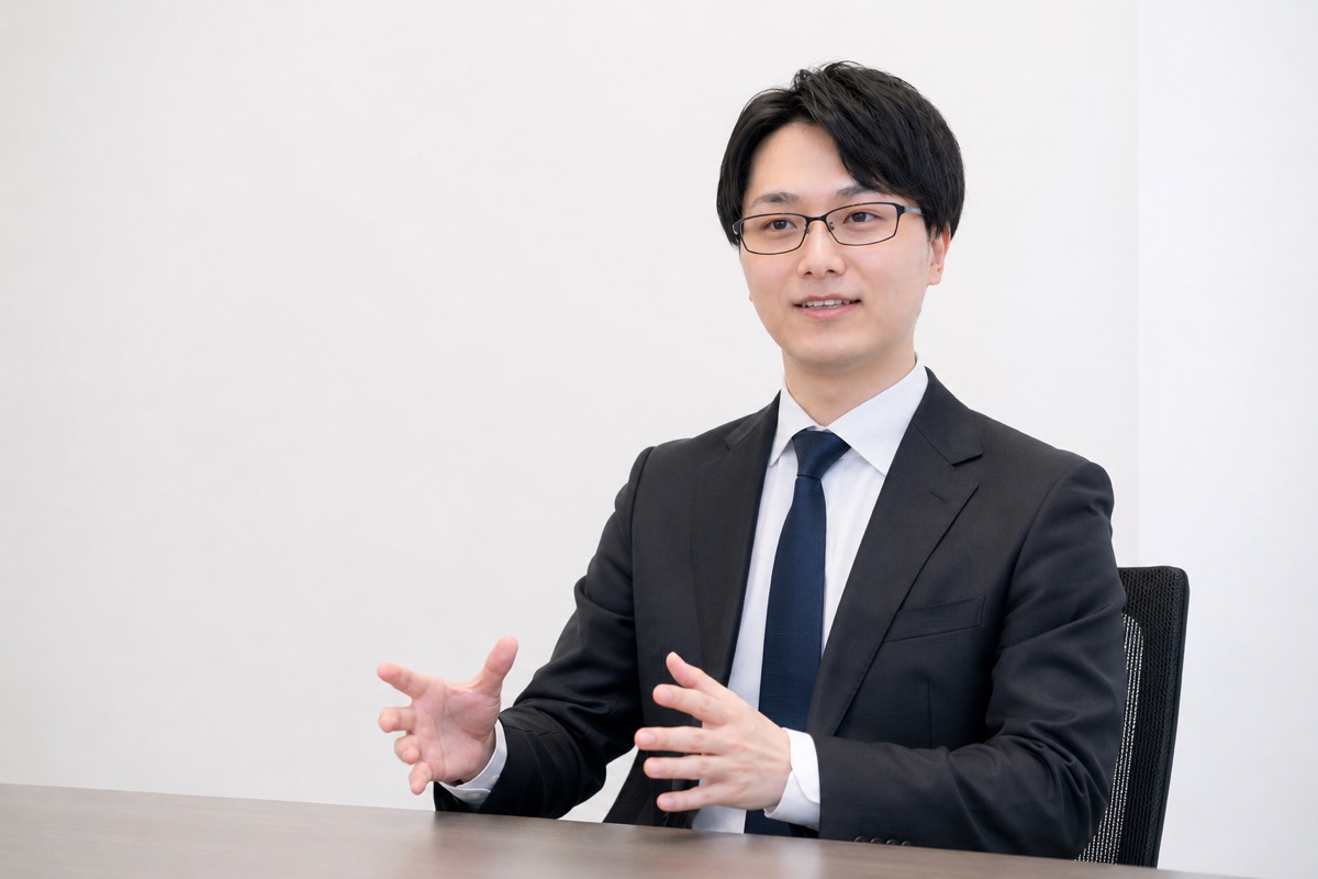 対話しながら論点を整理する小林